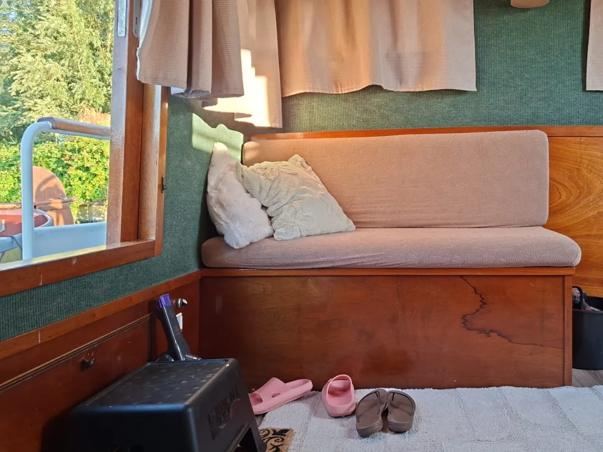 Steel Motorboat Crown kruiser 970