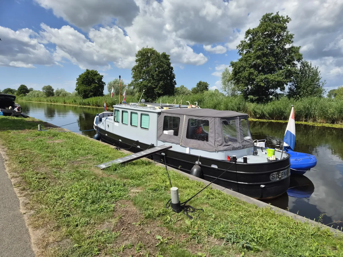 Staal Motorboot Kajuitvlet 1100