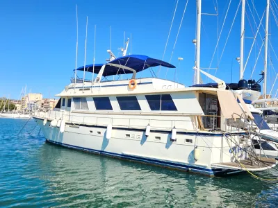Hatteras 72