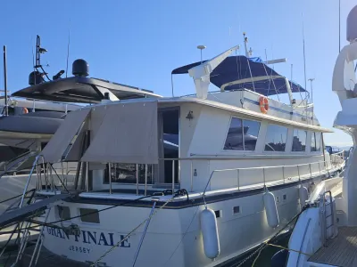 Polyester Motorboot Hatteras 72 Foto 20
