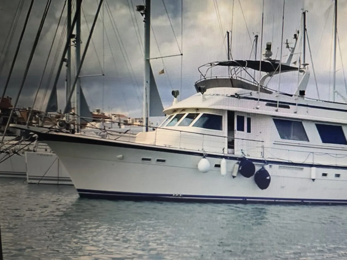 Polyester Motorboot Hatteras 72