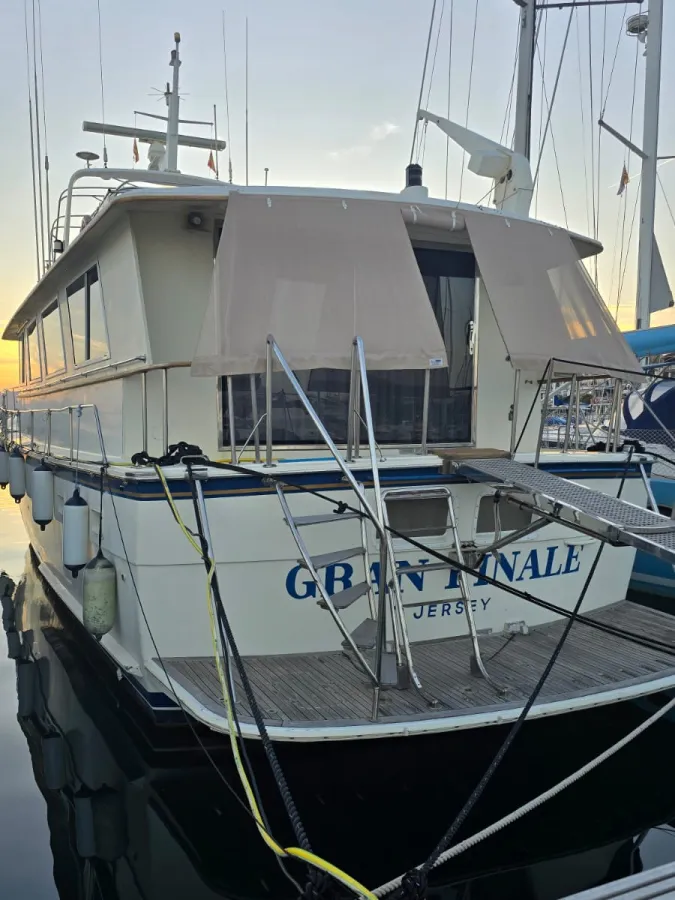 Polyester Motorboot Hatteras 72