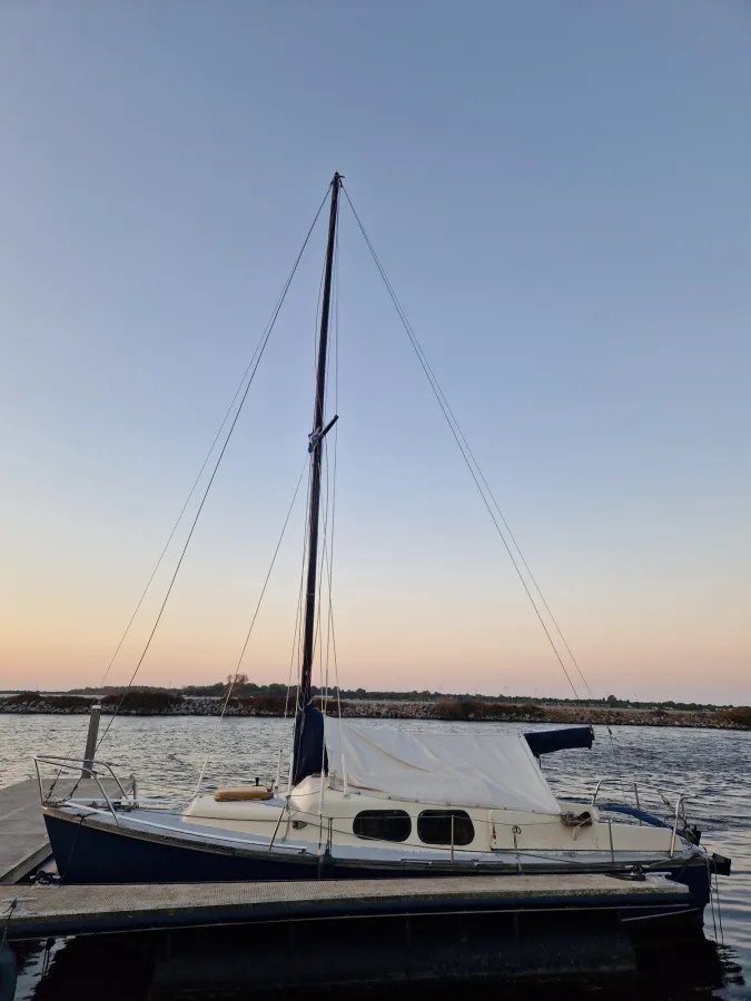 Polyester Sailboat Compromis 720