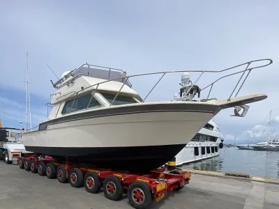 Hatteras 32 Sport Fly