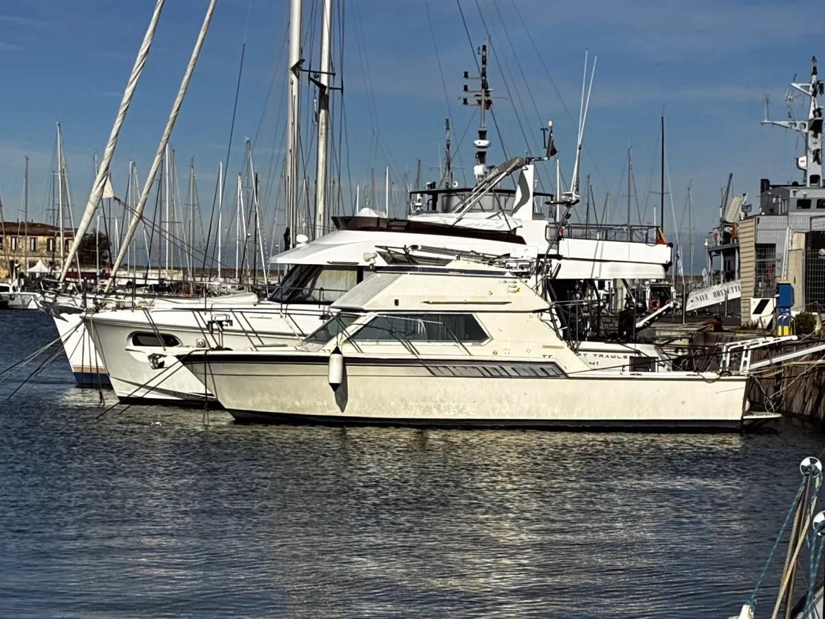 Polyester Motorboot Hatteras 32 Sport Fly