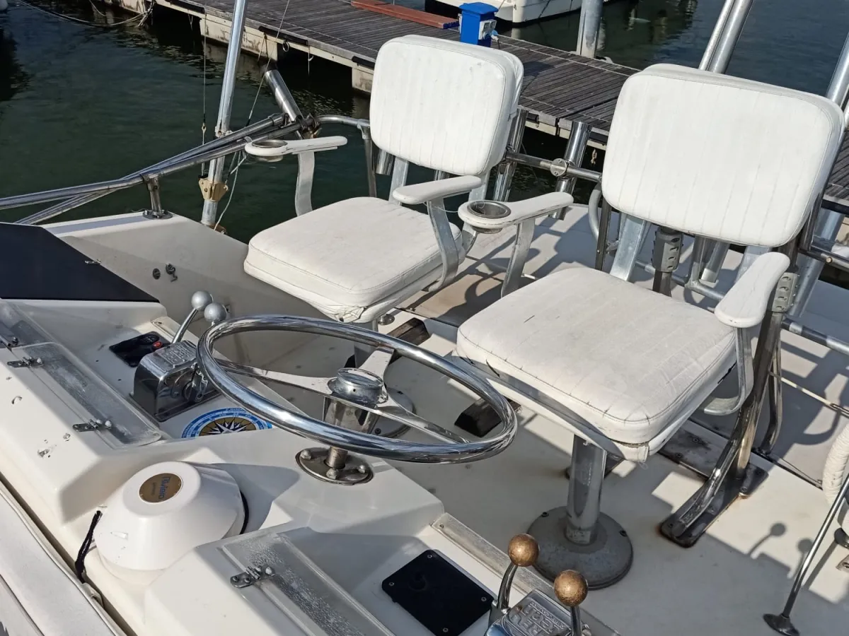 Polyester Motorboot Hatteras 32 Sport Fly