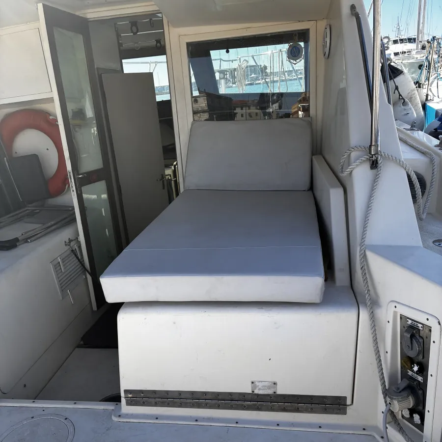 Polyester Motorboot Hatteras 32 Sport Fly