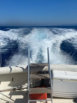 Polyester Motorboot Hatteras 32 Sport Fly Foto 13