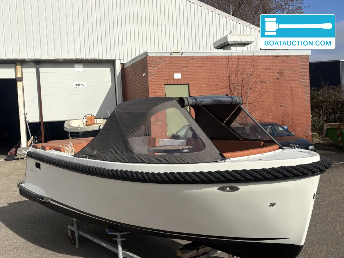 Thumbnail - Maxima 600 Tender