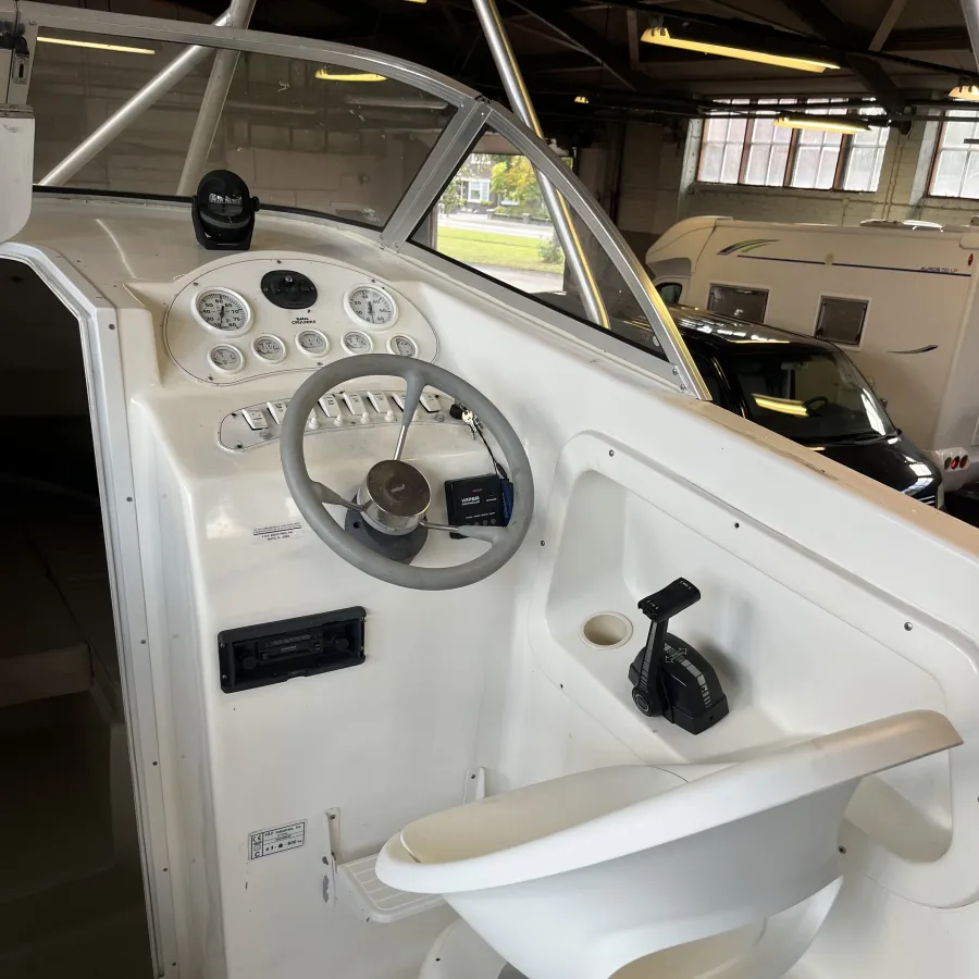 Polyester Speedboat Baha 257