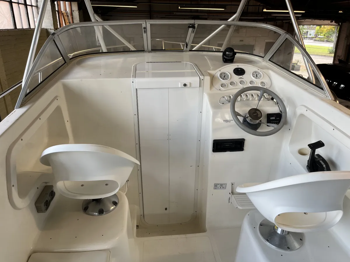 Polyester Speedboat Baha 257