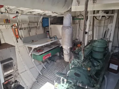 Steel Motorboat fishing trawler 2304 Photo 9