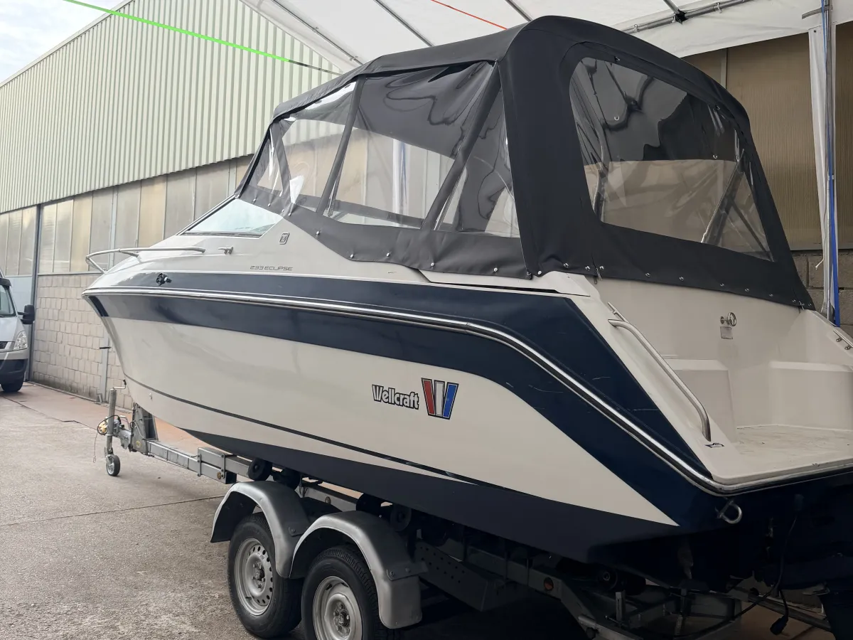 Polyester Bateau rapide Wellcraft 233 Eclipse