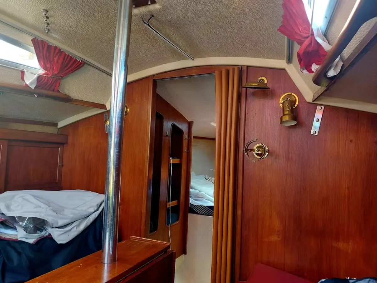 Polyester Sailboat Granada 27