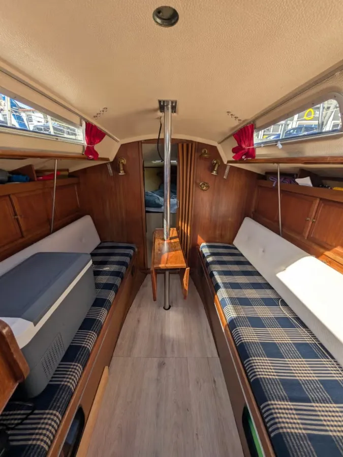 Polyester Sailboat Granada 27
