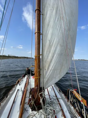 Wood Sailboat Hugh McLean & Sons Ltd Gaffelsloep Photo 4