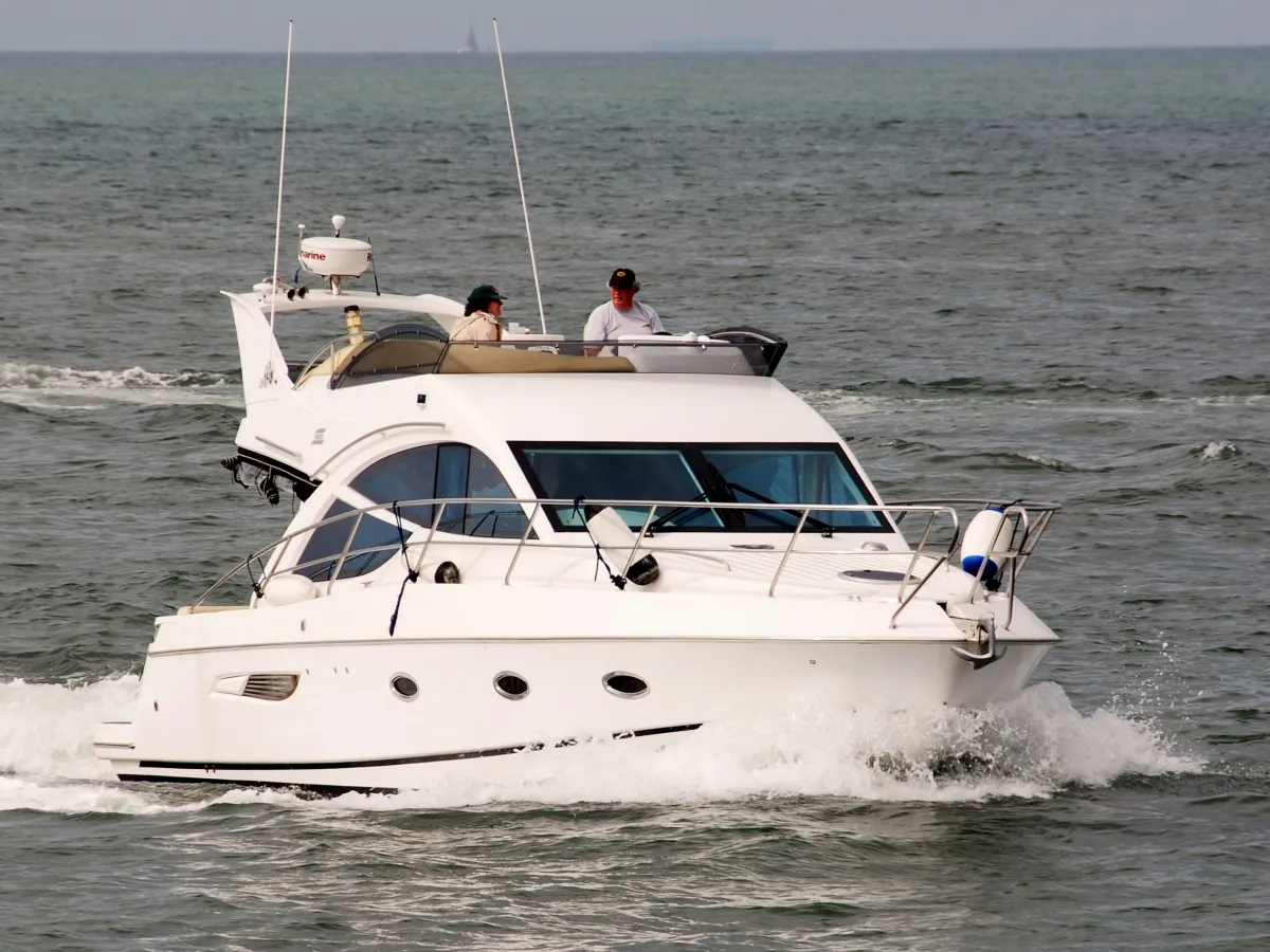 Polyester Bateau à moteur Galeon 390 FLY