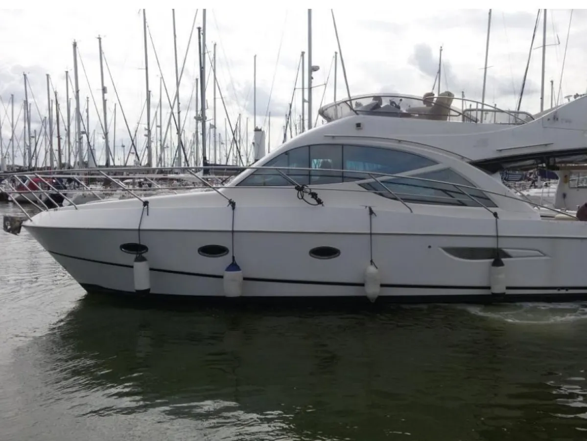 Polyester Bateau à moteur Galeon 390 FLY