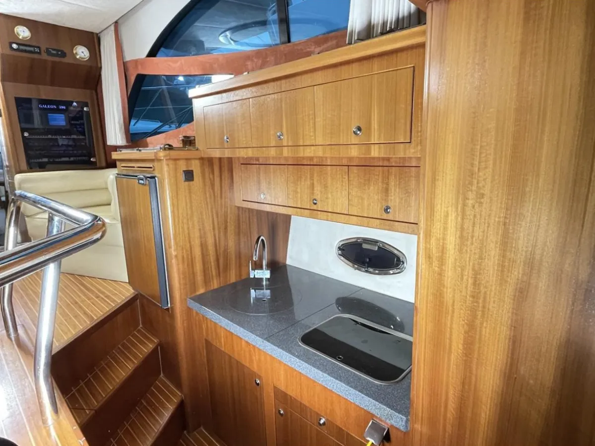 Polyester Bateau à moteur Galeon 390 FLY