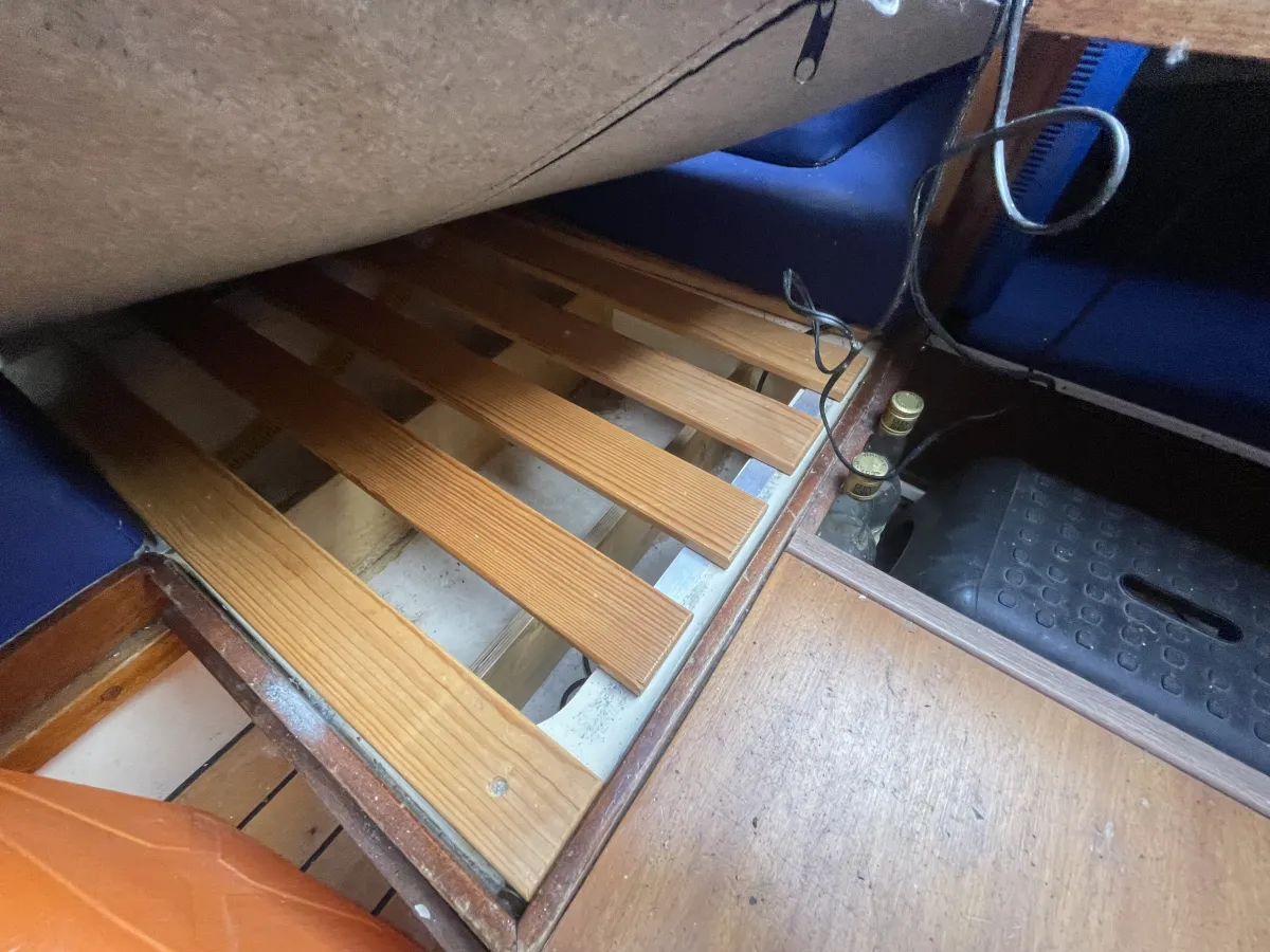 Polyester Sailboat Compromis 720