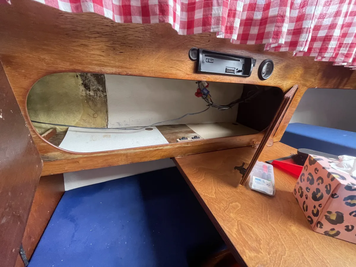 Polyester Sailboat Compromis 720