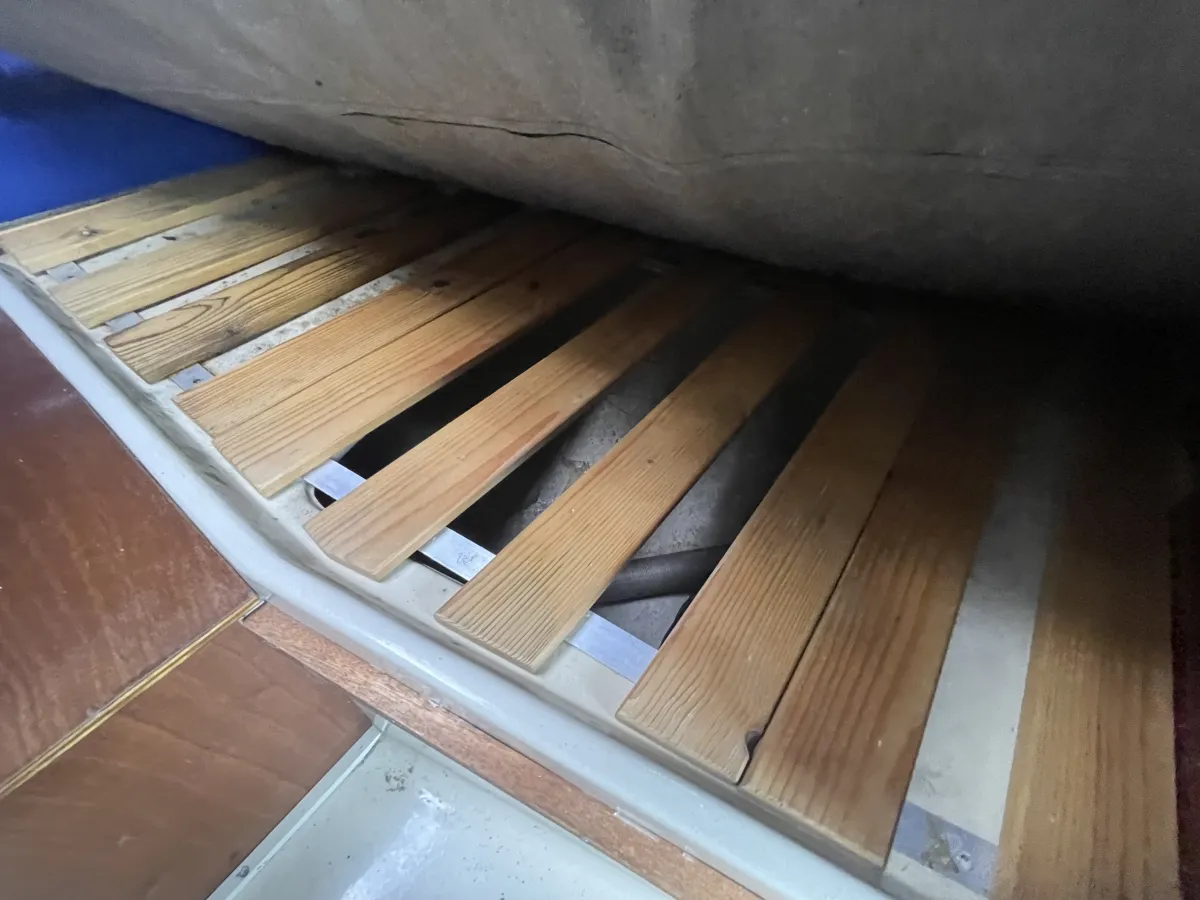 Polyester Sailboat Compromis 720