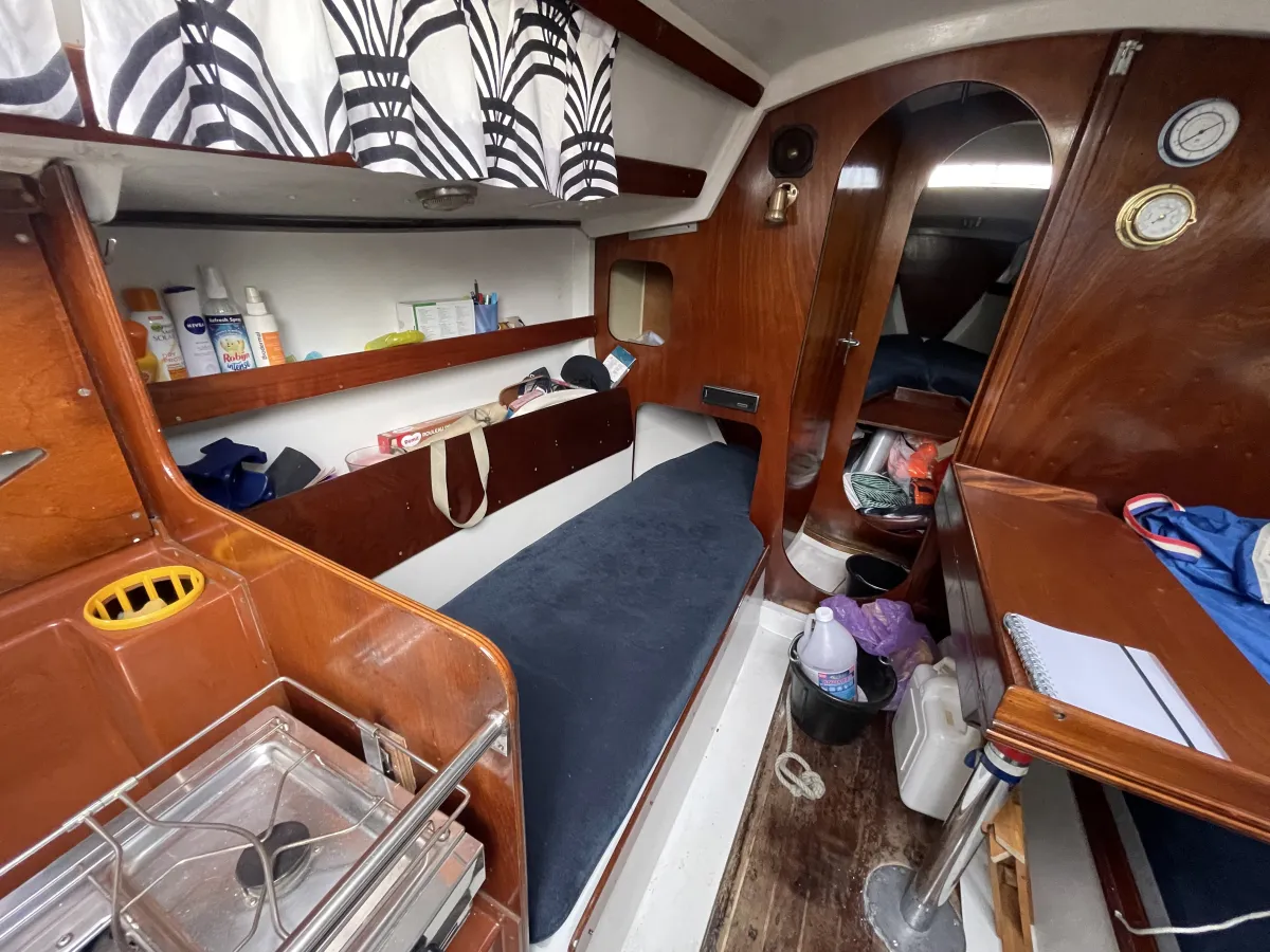 Polyester Sailboat Standfast Loper 27