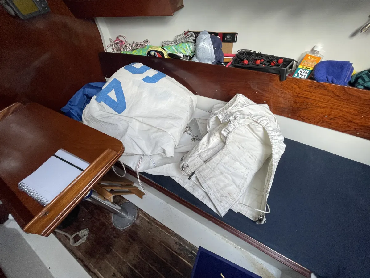 Polyester Sailboat Standfast Loper 27