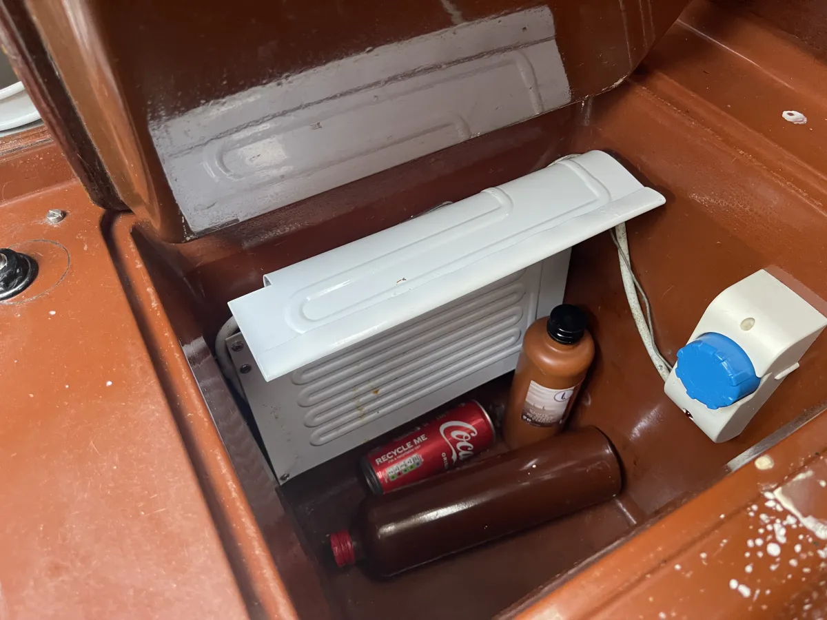 Polyester Sailboat Standfast Loper 27
