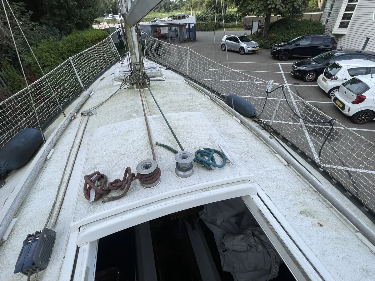 Polyester Sailboat Standfast Loper 27