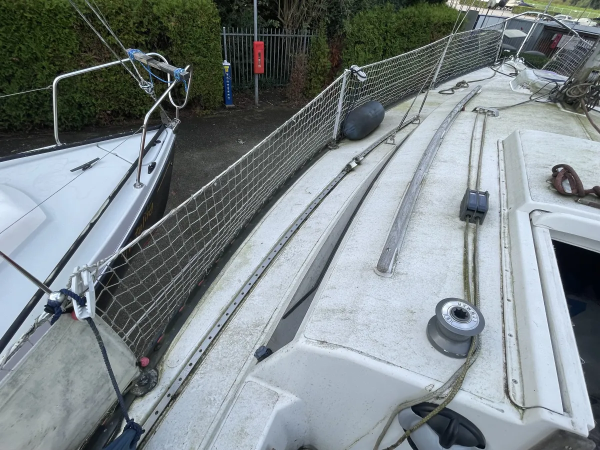 Polyester Sailboat Standfast Loper 27