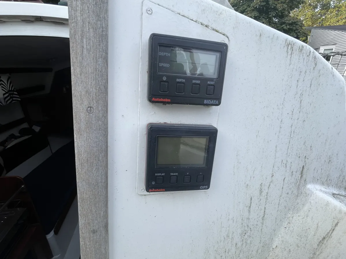 Polyester Sailboat Standfast Loper 27