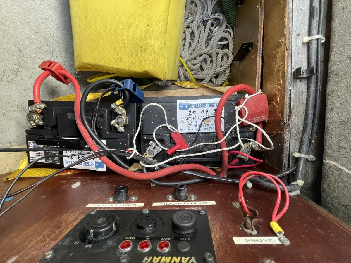 Polyester Sailboat Standfast Loper 27