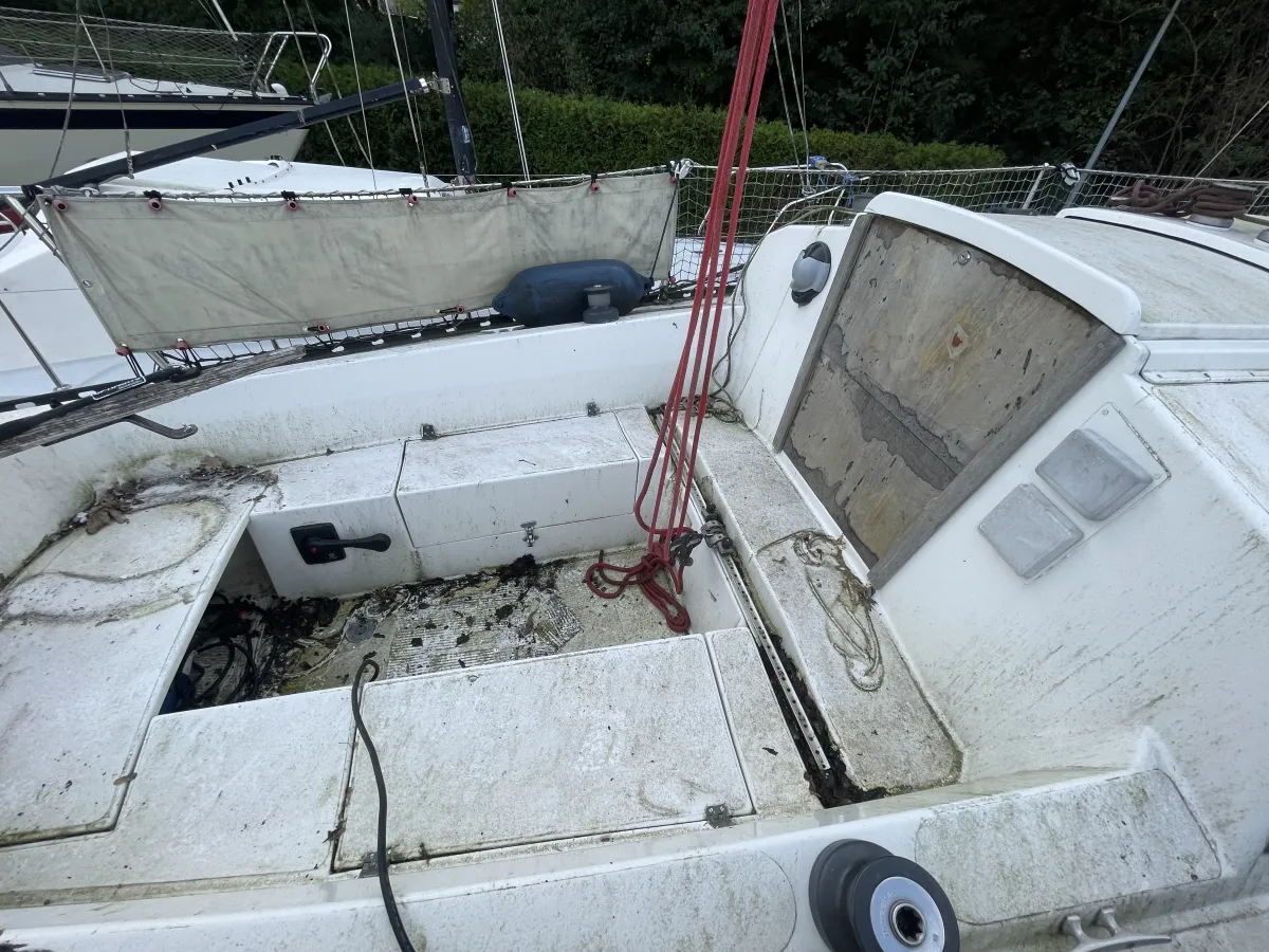 Polyester Sailboat Standfast Loper 27