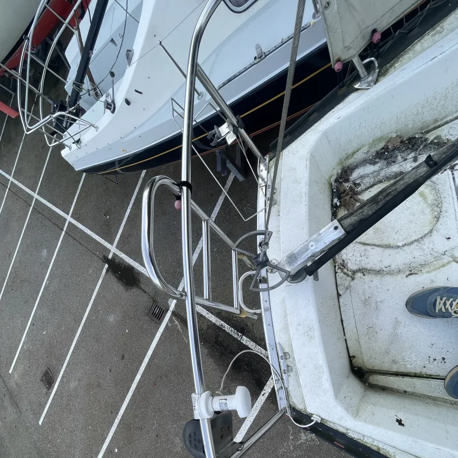 Polyester Sailboat Standfast Loper 27