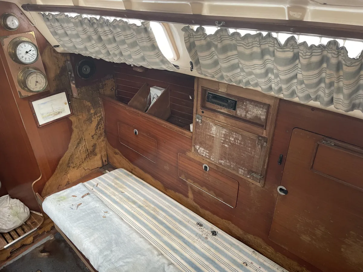 Polyester Sailboat Dufour 2800