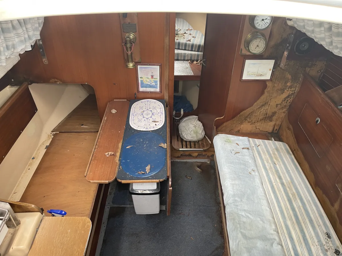 Polyester Sailboat Dufour 2800