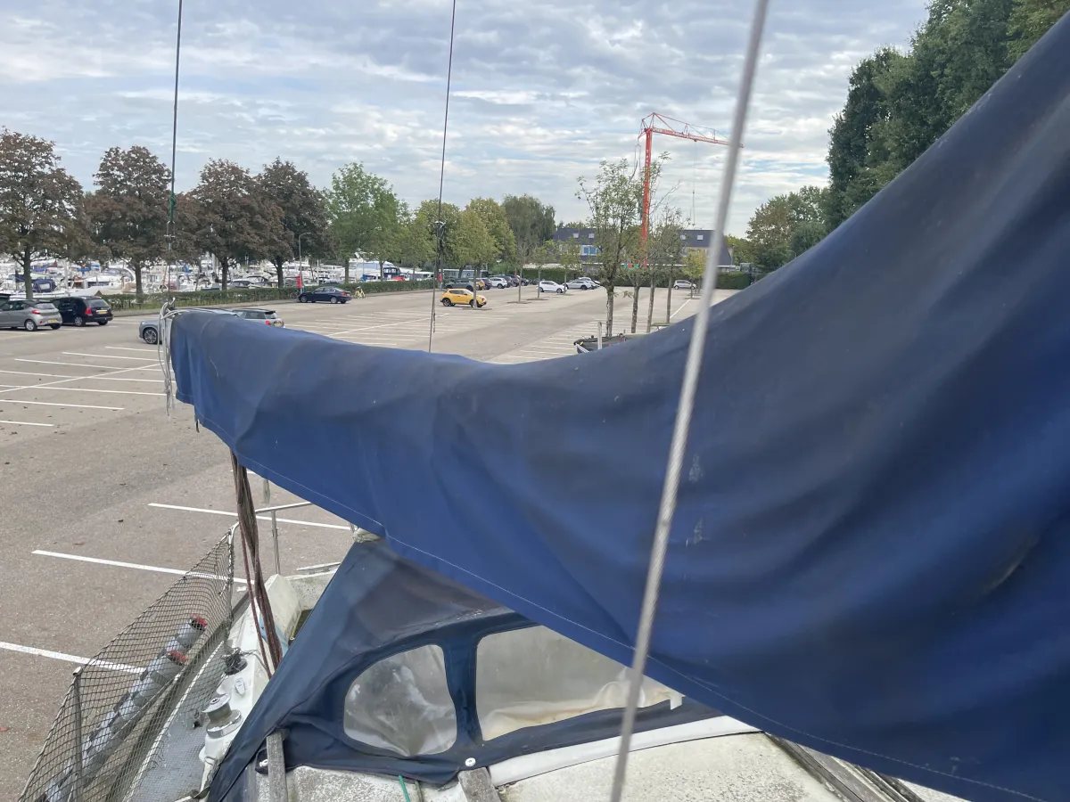Polyester Sailboat Dufour 2800
