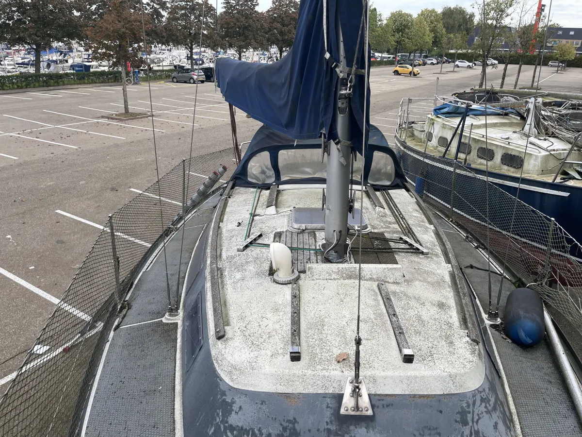 Polyester Sailboat Dufour 2800