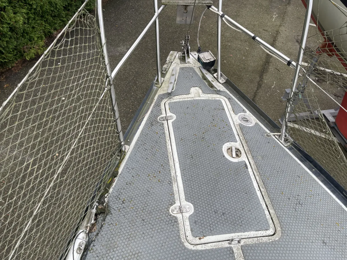 Polyester Sailboat Dufour 2800