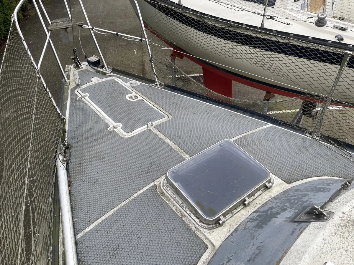 Polyester Sailboat Dufour 2800