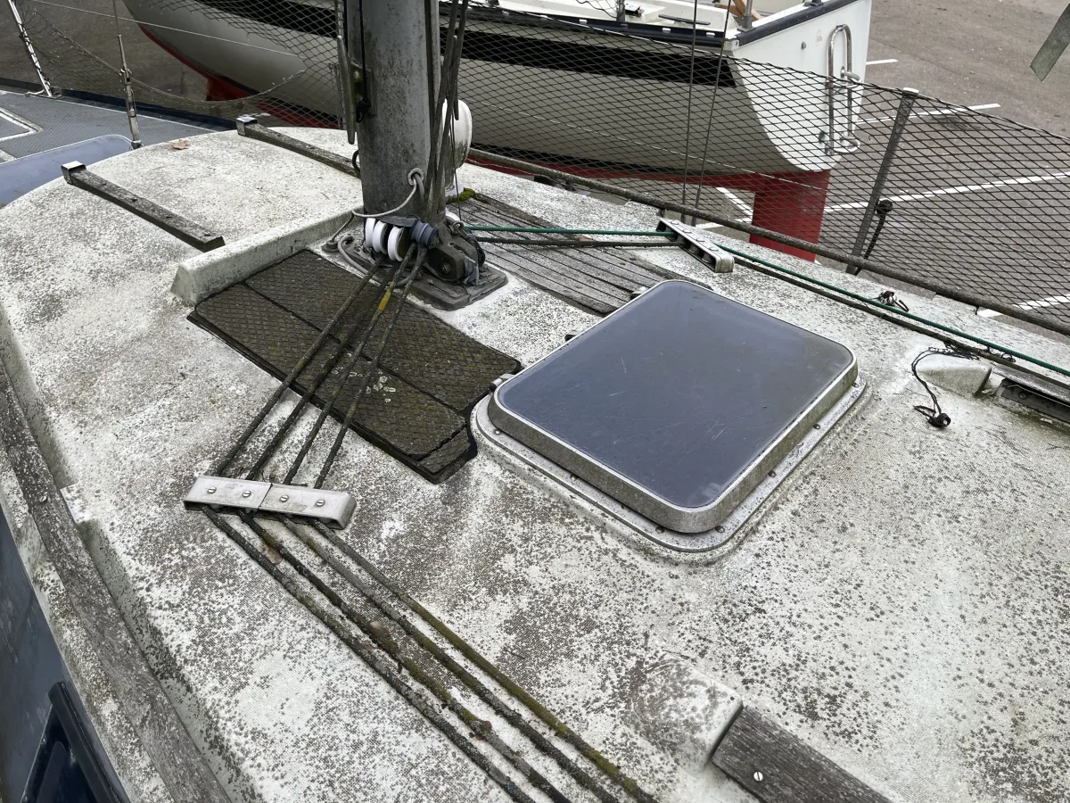 Polyester Sailboat Dufour 2800