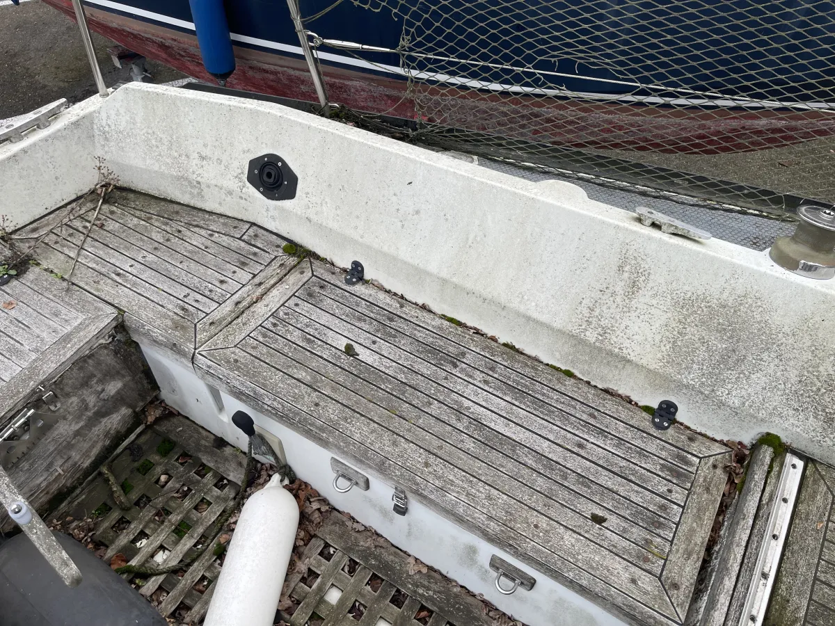 Polyester Sailboat Dufour 2800