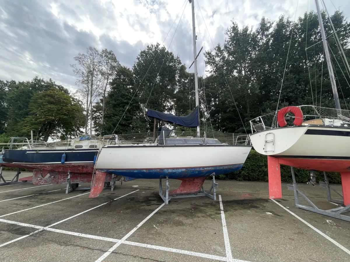 Polyester Sailboat Dufour 2800