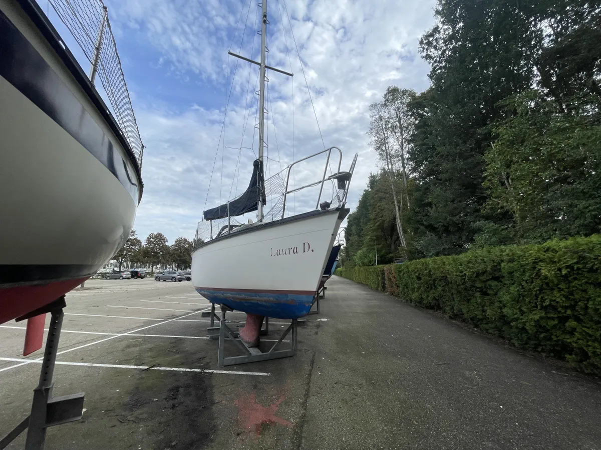 Polyester Sailboat Dufour 2800