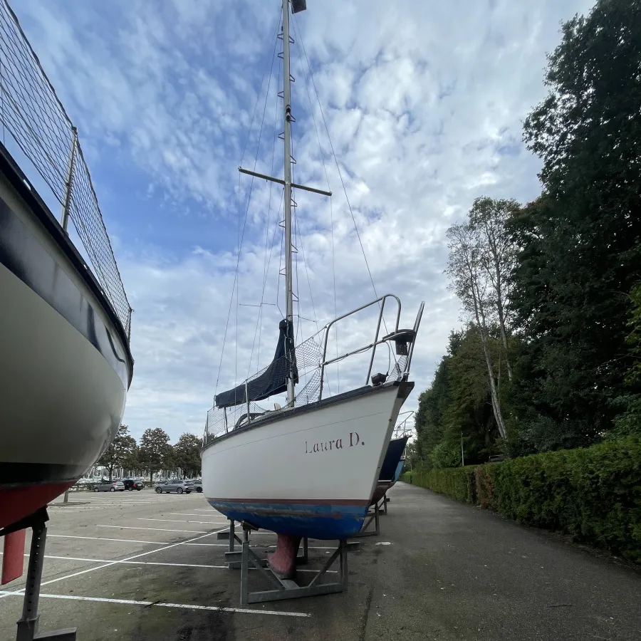 Polyester Sailboat Dufour 2800