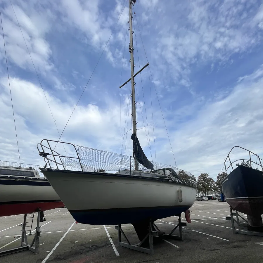 Polyester Sailboat Dufour 2800