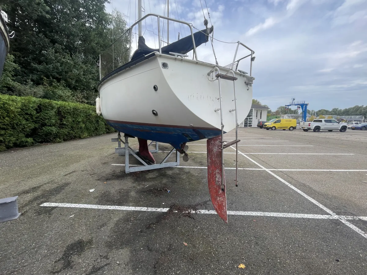 Polyester Sailboat Dufour 2800