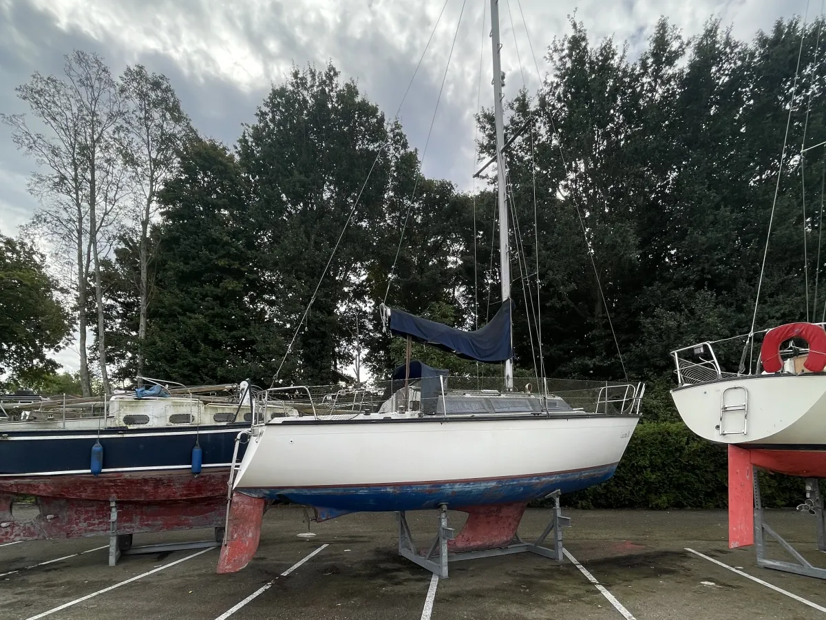 Polyester Sailboat Dufour 2800
