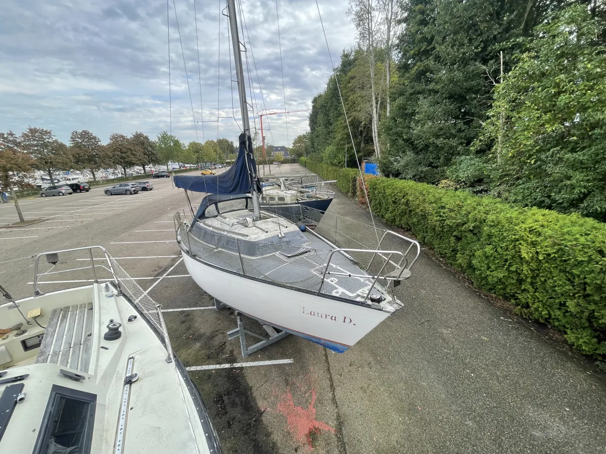 Polyester Sailboat Dufour 2800